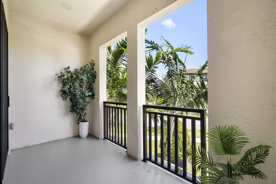 En Venta: $950,000 (4 camas, 3 baños, 2750 Pies cuadrados)