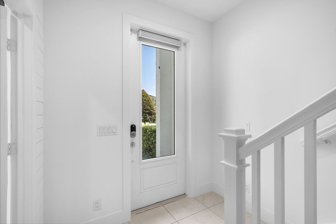 En Venta: $950,000 (4 camas, 3 baños, 2750 Pies cuadrados)