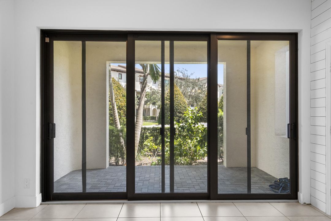 En Venta: $950,000 (4 camas, 3 baños, 2750 Pies cuadrados)
