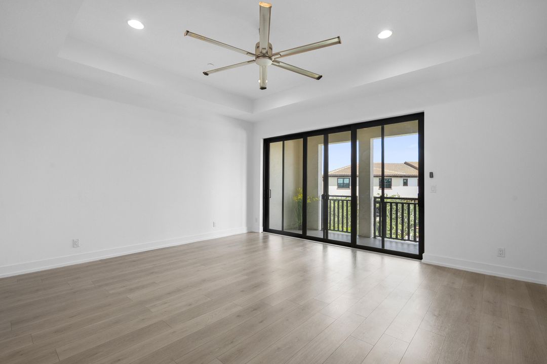 En Venta: $950,000 (4 camas, 3 baños, 2750 Pies cuadrados)