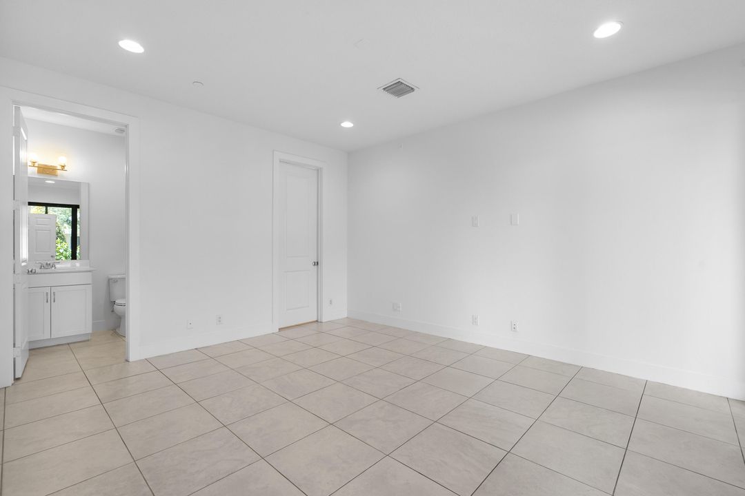 En Venta: $950,000 (4 camas, 3 baños, 2750 Pies cuadrados)