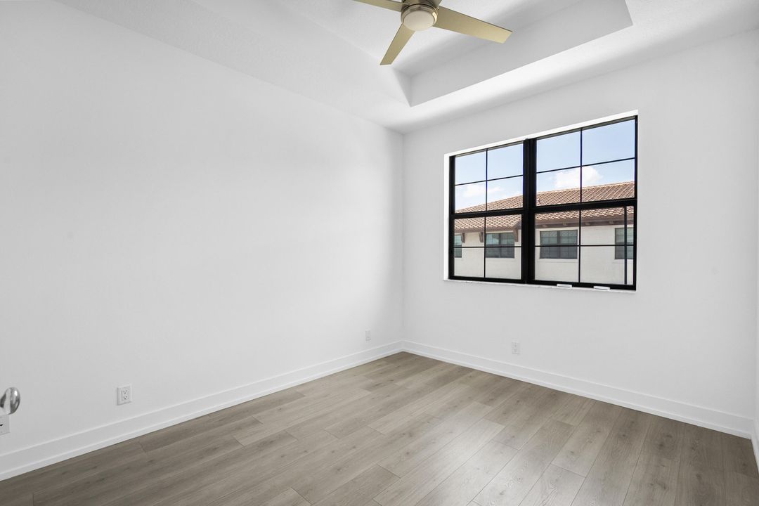 En Venta: $950,000 (4 camas, 3 baños, 2750 Pies cuadrados)