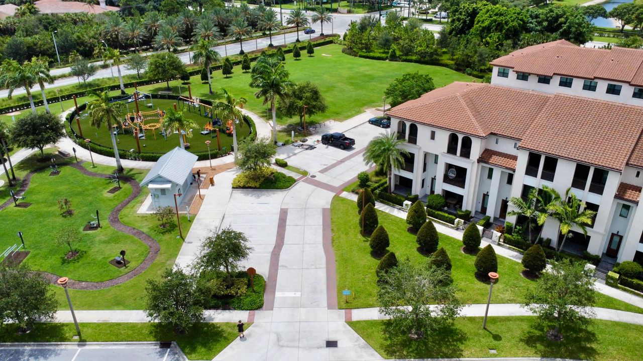En Venta: $950,000 (4 camas, 3 baños, 2750 Pies cuadrados)