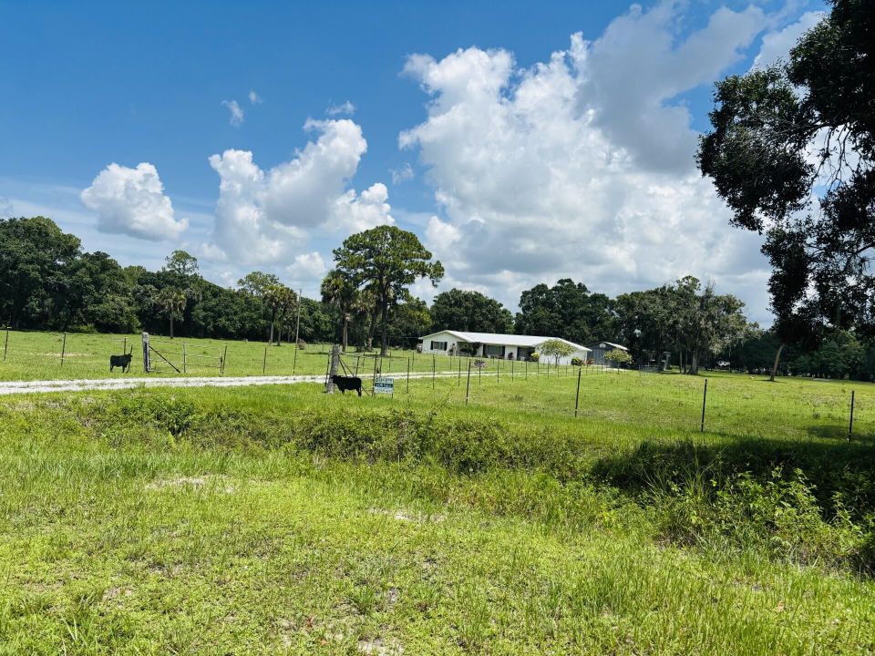 For Sale: $799,000 (3 beds, 2 baths, 1569 Square Feet)