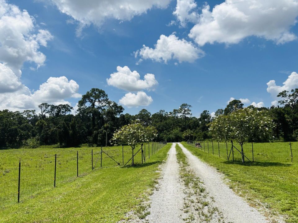 For Sale: $799,000 (3 beds, 2 baths, 1569 Square Feet)