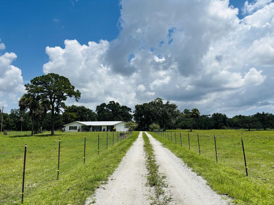 For Sale: $799,000 (3 beds, 2 baths, 1569 Square Feet)