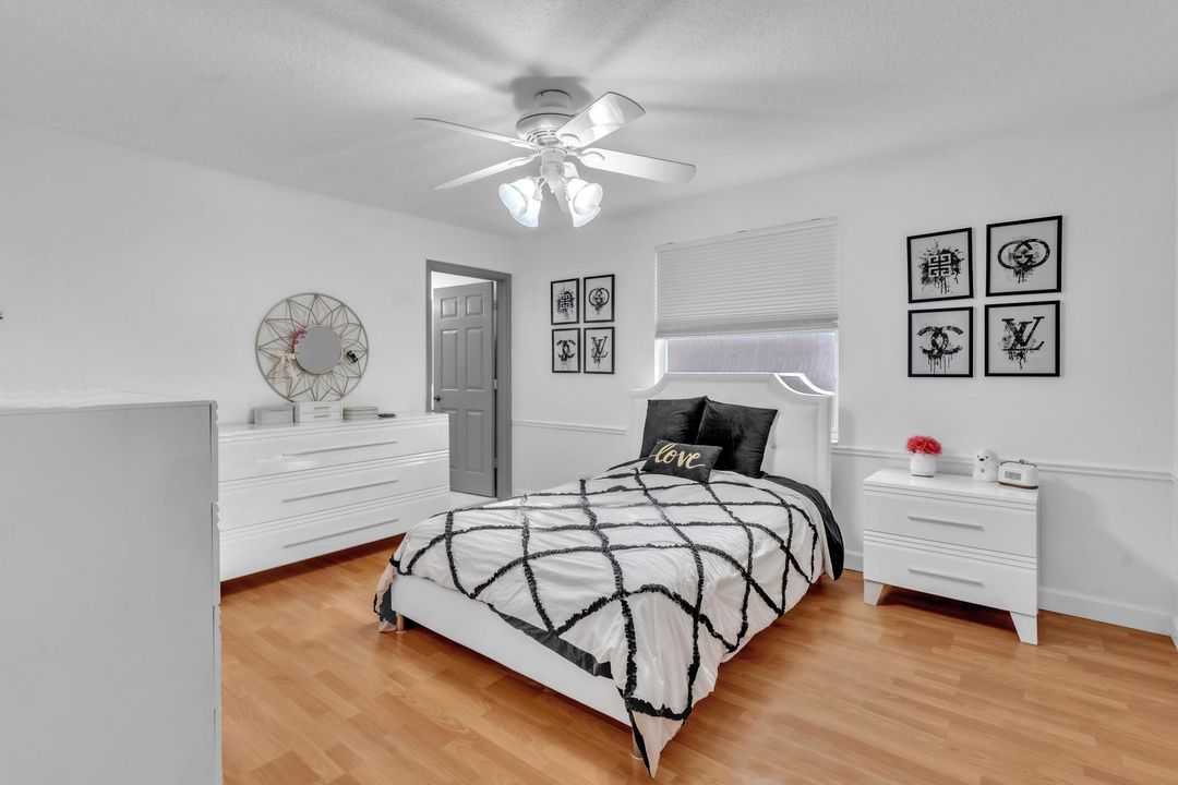 Под контрактом: $985,000 (4 спален, 3 ванн, 3252 Квадратных фут)