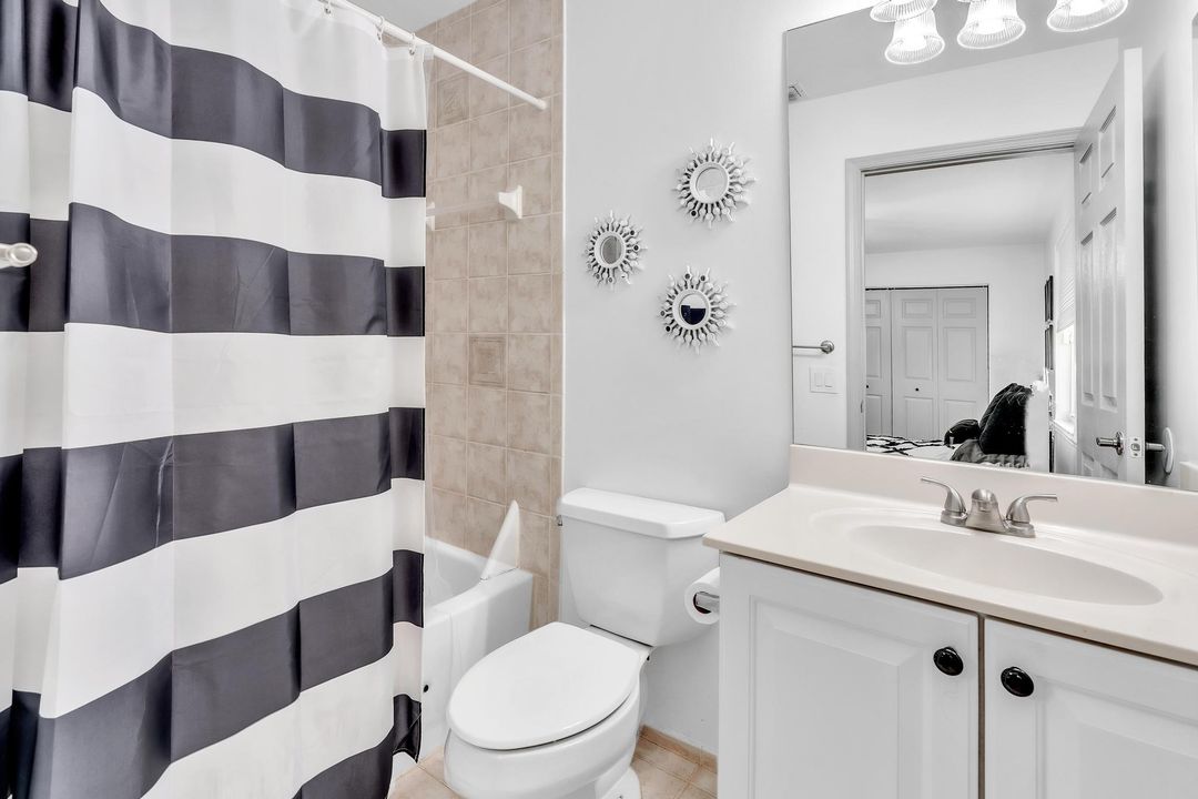 Под контрактом: $985,000 (4 спален, 3 ванн, 3252 Квадратных фут)