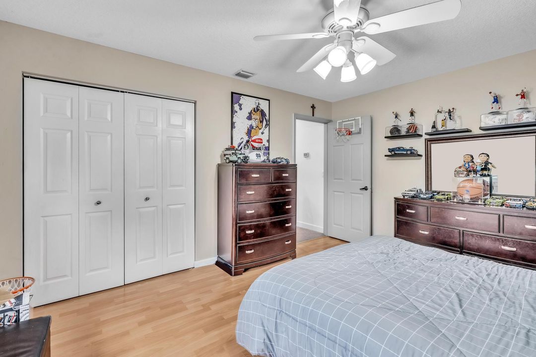 Под контрактом: $985,000 (4 спален, 3 ванн, 3252 Квадратных фут)