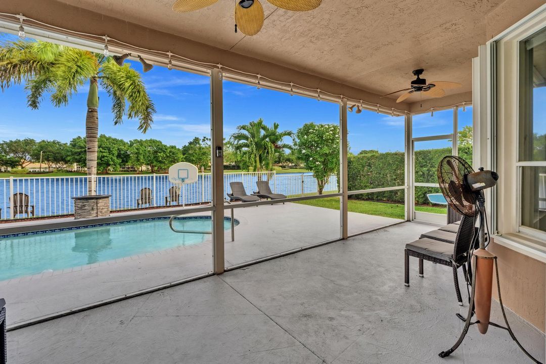 Под контрактом: $985,000 (4 спален, 3 ванн, 3252 Квадратных фут)