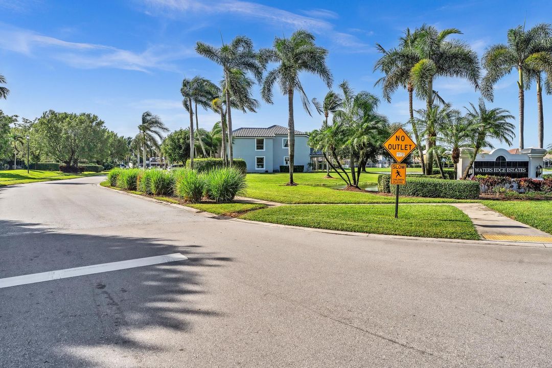 Под контрактом: $985,000 (4 спален, 3 ванн, 3252 Квадратных фут)