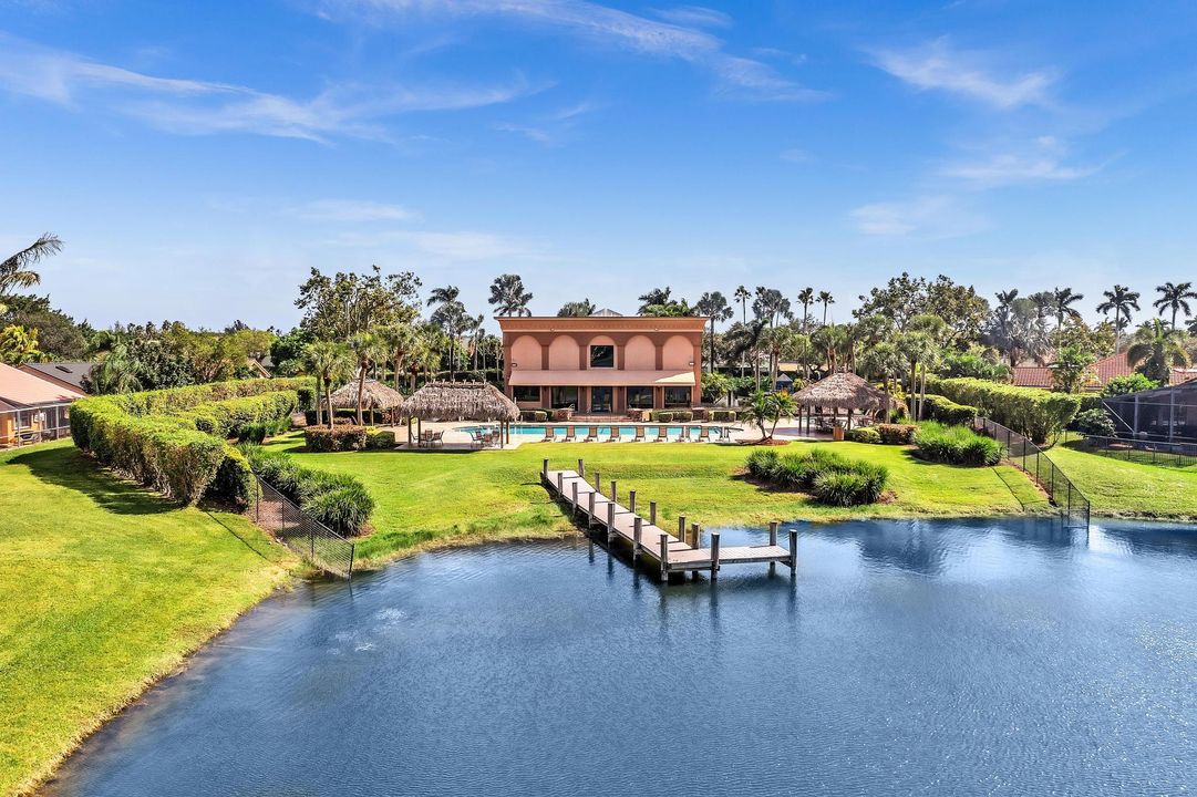 Под контрактом: $985,000 (4 спален, 3 ванн, 3252 Квадратных фут)