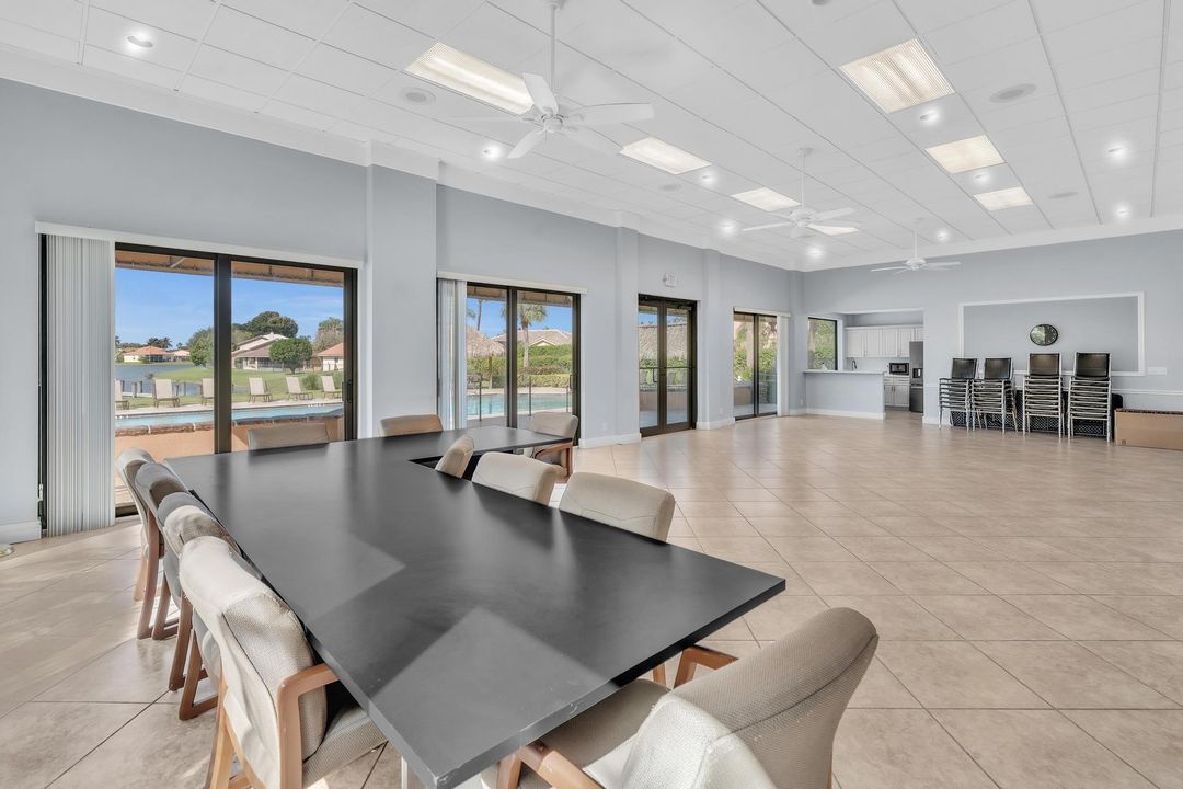 Под контрактом: $985,000 (4 спален, 3 ванн, 3252 Квадратных фут)