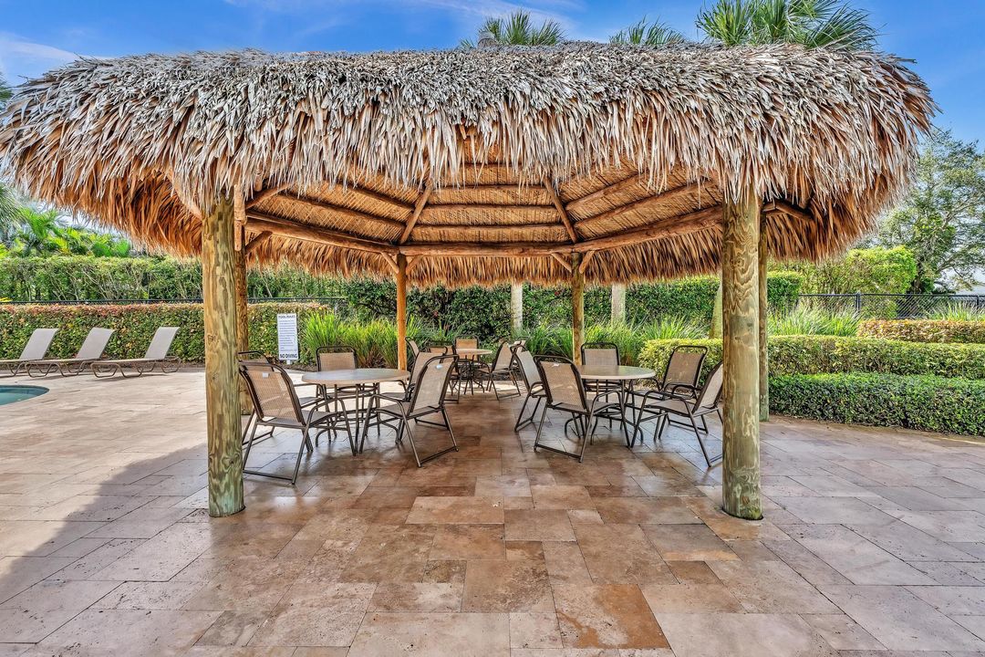 Под контрактом: $985,000 (4 спален, 3 ванн, 3252 Квадратных фут)