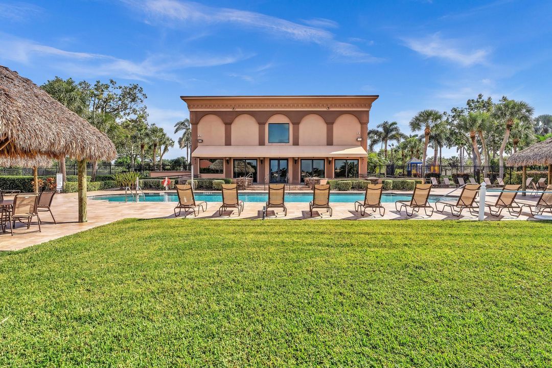 Под контрактом: $985,000 (4 спален, 3 ванн, 3252 Квадратных фут)