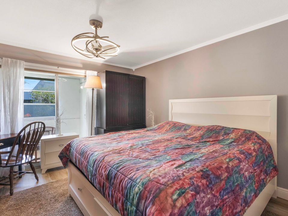 For Sale: $104,999 (2 beds, 2 baths, 880 Square Feet)