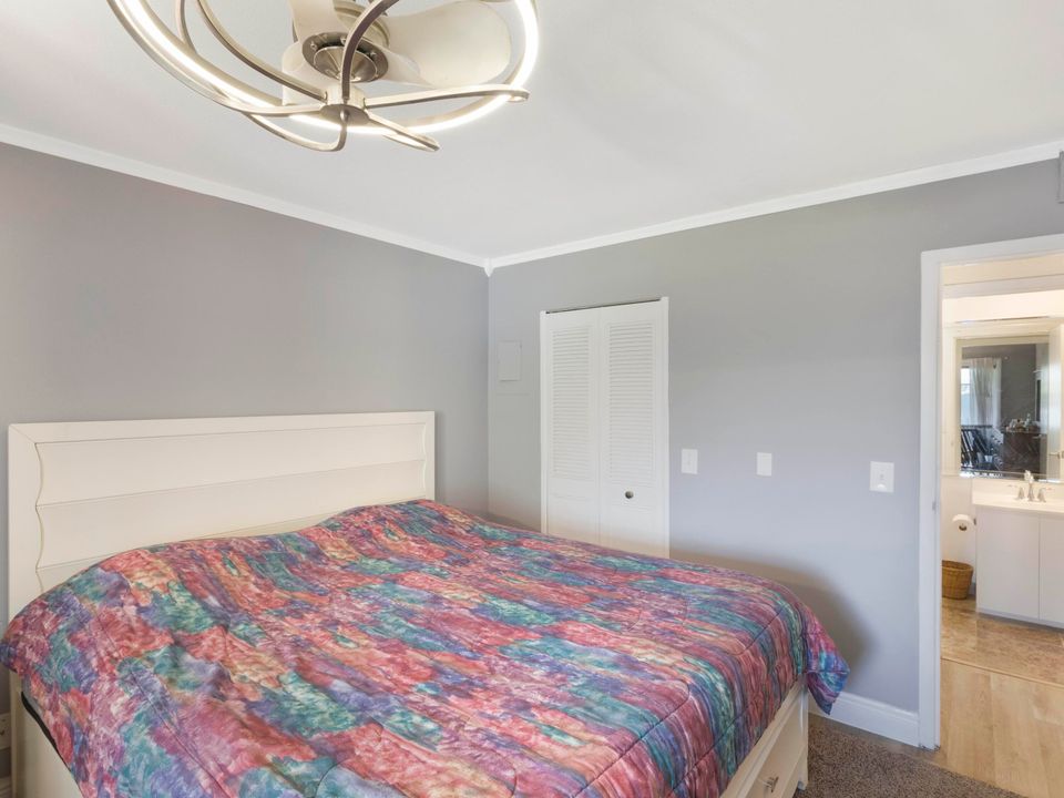 For Sale: $104,999 (2 beds, 2 baths, 880 Square Feet)