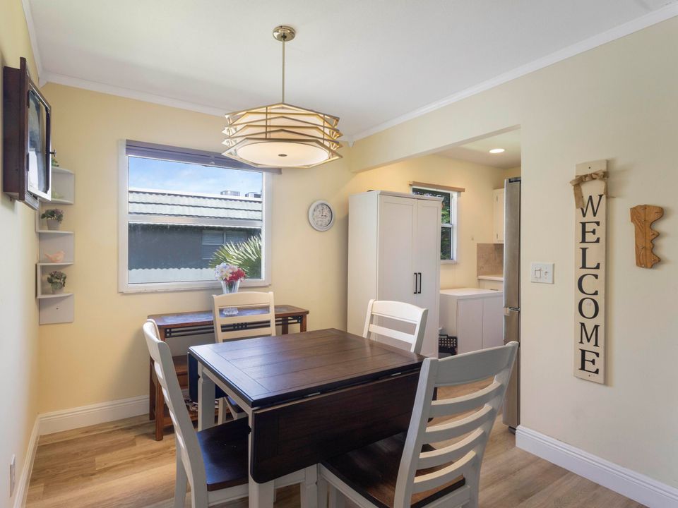 For Sale: $104,999 (2 beds, 2 baths, 880 Square Feet)