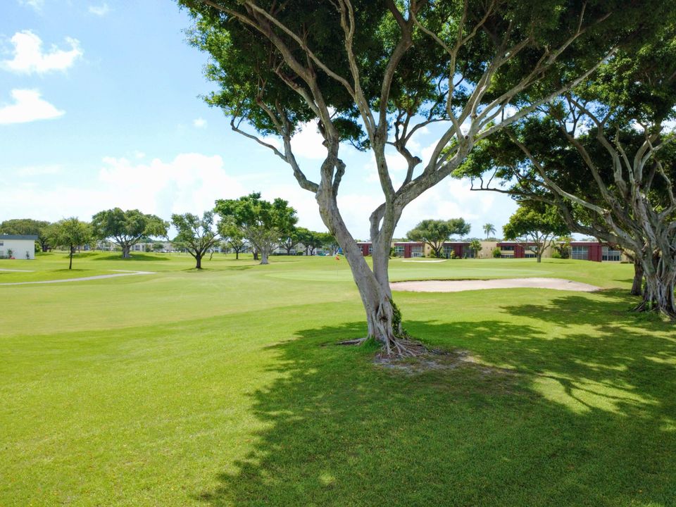 For Sale: $104,999 (2 beds, 2 baths, 880 Square Feet)