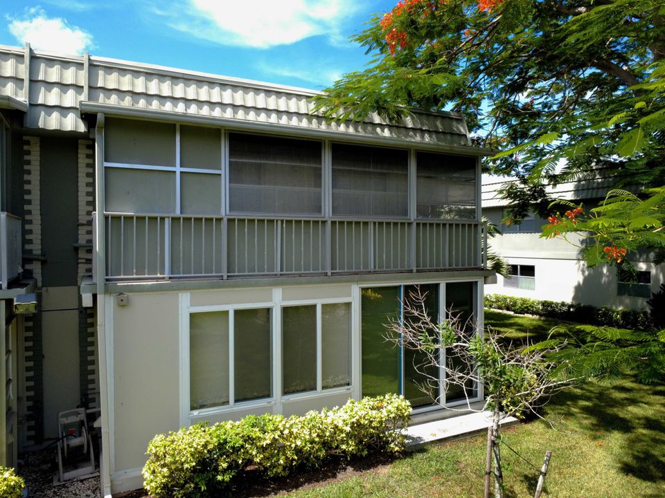 For Sale: $104,999 (2 beds, 2 baths, 880 Square Feet)