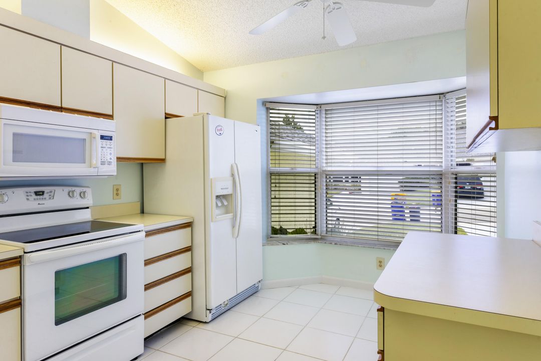 待售: $259,000 (2 贝兹, 2 浴室, 1299 平方英尺)