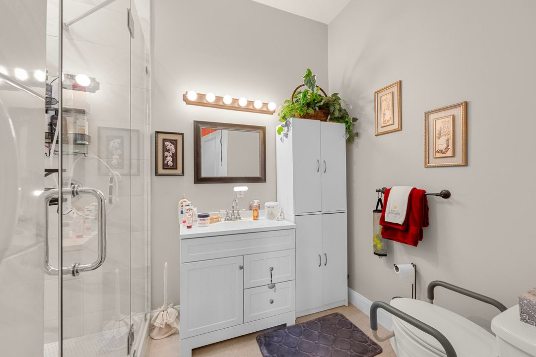 合同活跃: $1,299,000 (5 贝兹, 4 浴室, 4139 平方英尺)