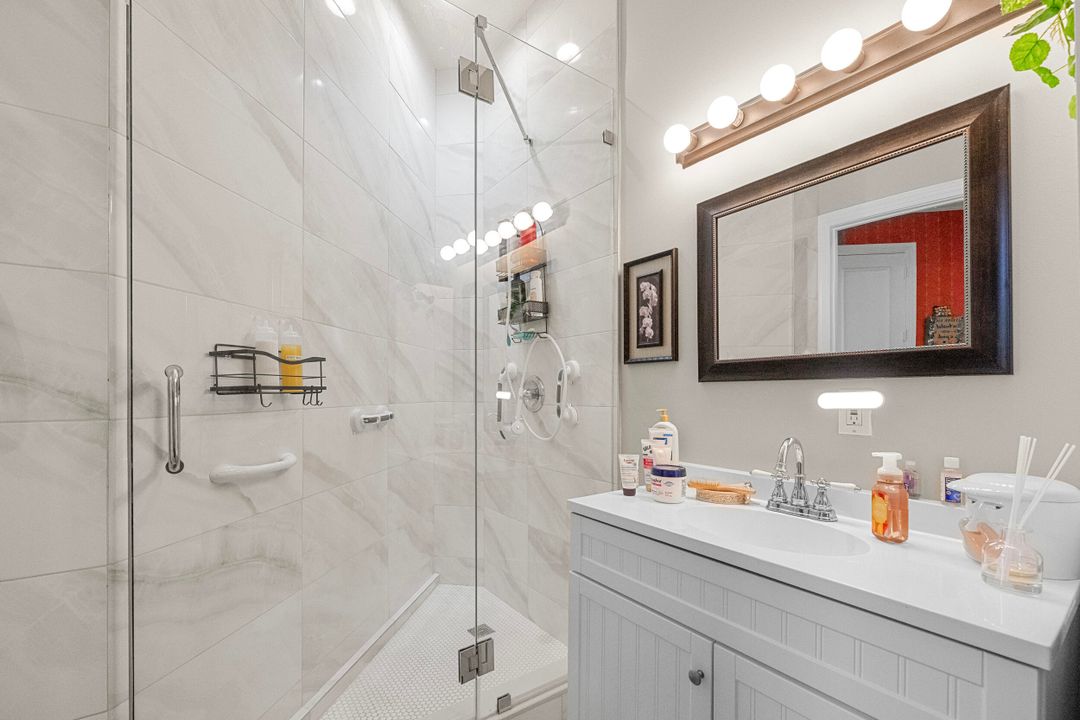 合同活跃: $1,299,000 (5 贝兹, 4 浴室, 4139 平方英尺)