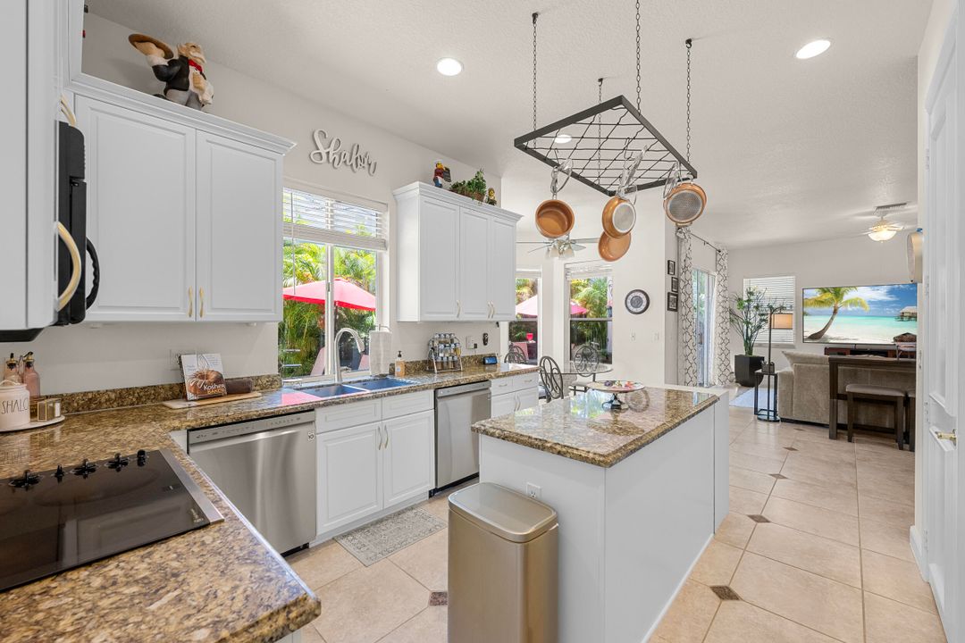 合同活跃: $1,299,000 (5 贝兹, 4 浴室, 4139 平方英尺)