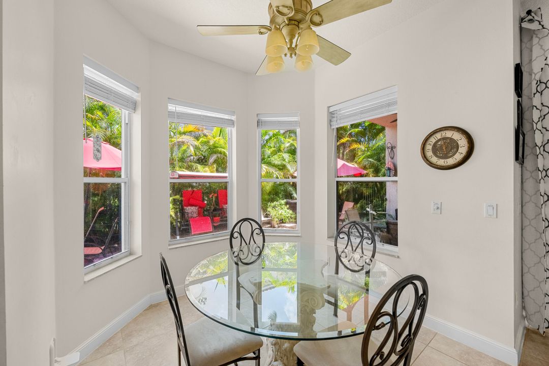 合同活跃: $1,299,000 (5 贝兹, 4 浴室, 4139 平方英尺)