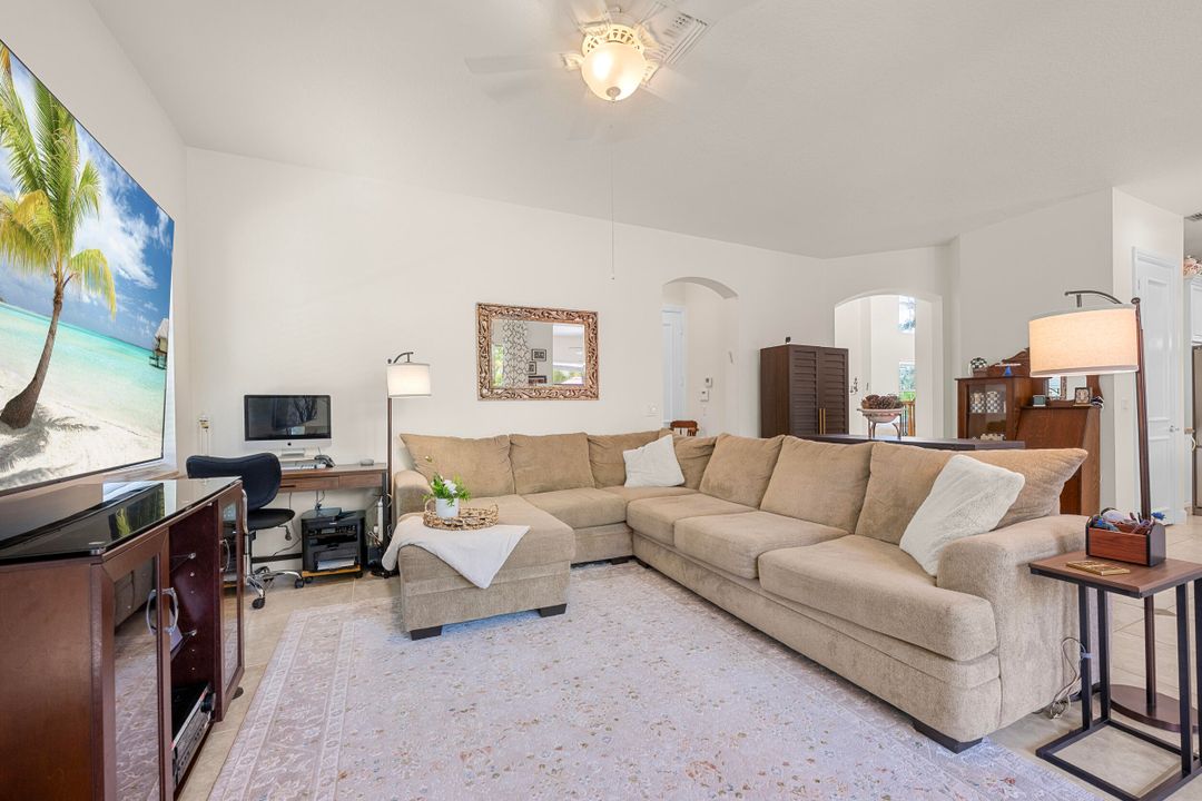 合同活跃: $1,299,000 (5 贝兹, 4 浴室, 4139 平方英尺)