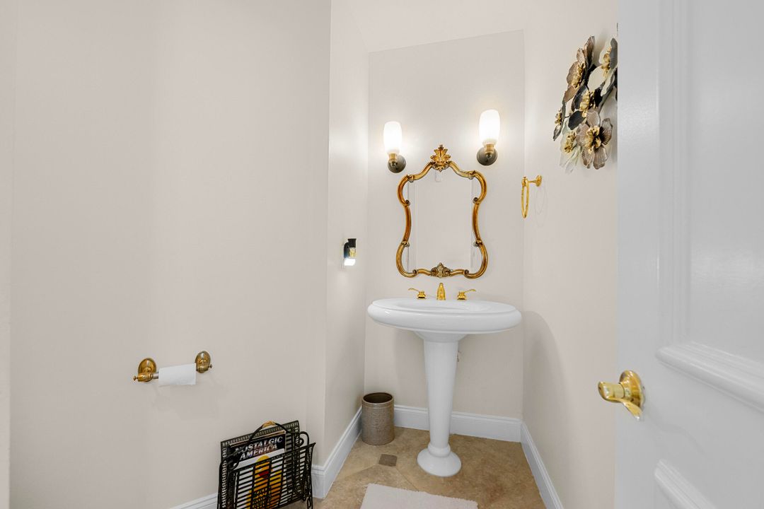 合同活跃: $1,299,000 (5 贝兹, 4 浴室, 4139 平方英尺)