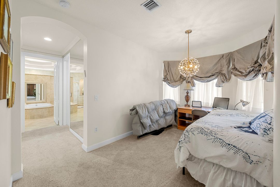 合同活跃: $1,299,000 (5 贝兹, 4 浴室, 4139 平方英尺)