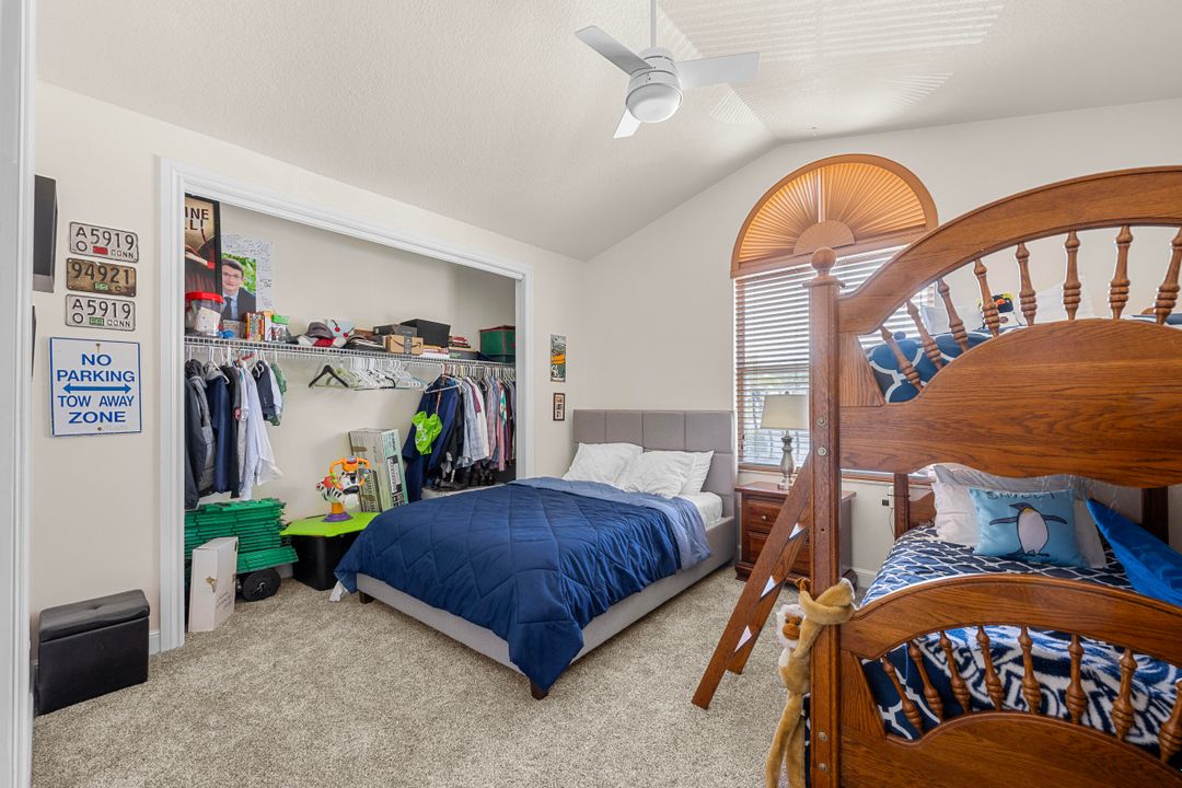 合同活跃: $1,299,000 (5 贝兹, 4 浴室, 4139 平方英尺)