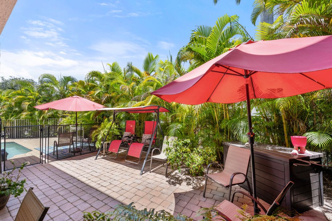 合同活跃: $1,299,000 (5 贝兹, 4 浴室, 4139 平方英尺)