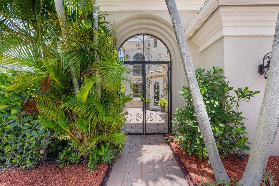 合同活跃: $1,299,000 (5 贝兹, 4 浴室, 4139 平方英尺)