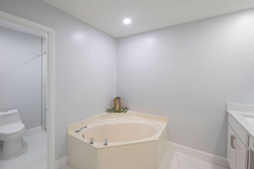 En Venta: $360,000 (2 camas, 2 baños, 1711 Pies cuadrados)