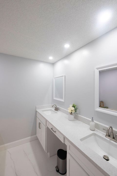 En Venta: $360,000 (2 camas, 2 baños, 1711 Pies cuadrados)