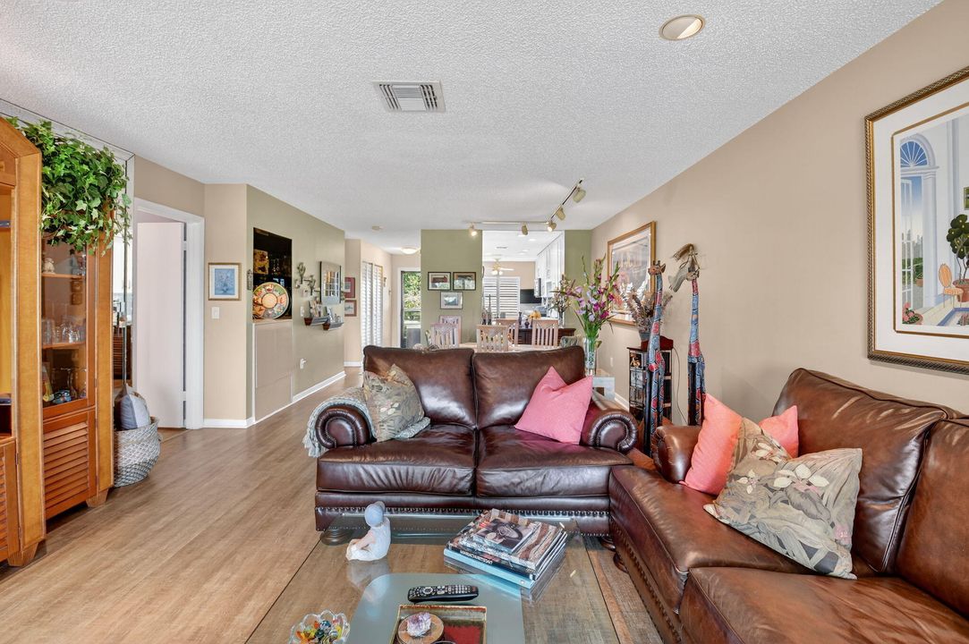 For Sale: $5,000 (2 beds, 2 baths, 1383 Square Feet)