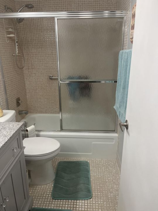 合同活跃: $3,000 (2 贝兹, 1 浴室, 880 平方英尺)