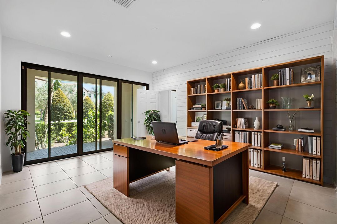 En Venta: $950,000 (4 camas, 3 baños, 2750 Pies cuadrados)