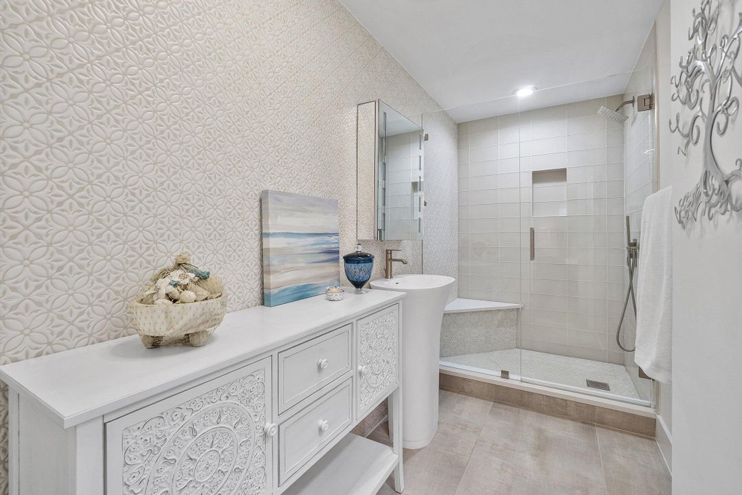 Activo con contrato: $10,000 (3 camas, 3 baños, 1700 Pies cuadrados)