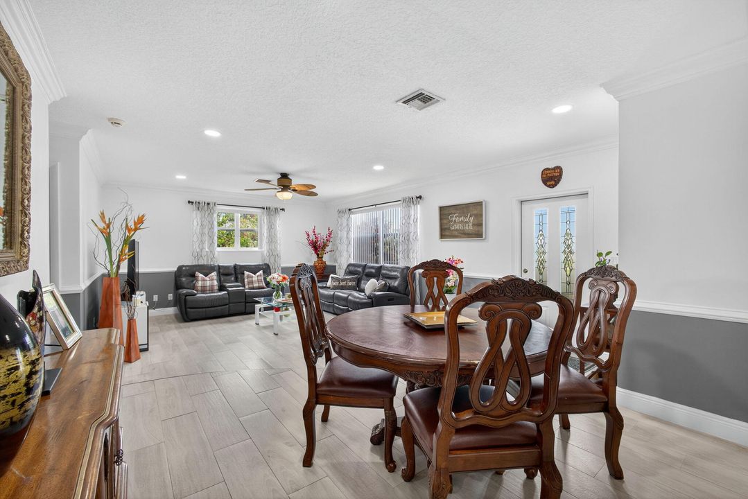 合同活跃: $650,000 (4 贝兹, 2 浴室, 1637 平方英尺)