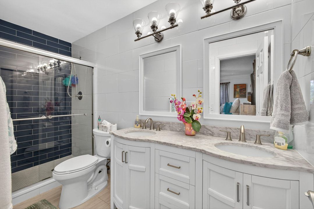 合同活跃: $650,000 (4 贝兹, 2 浴室, 1637 平方英尺)