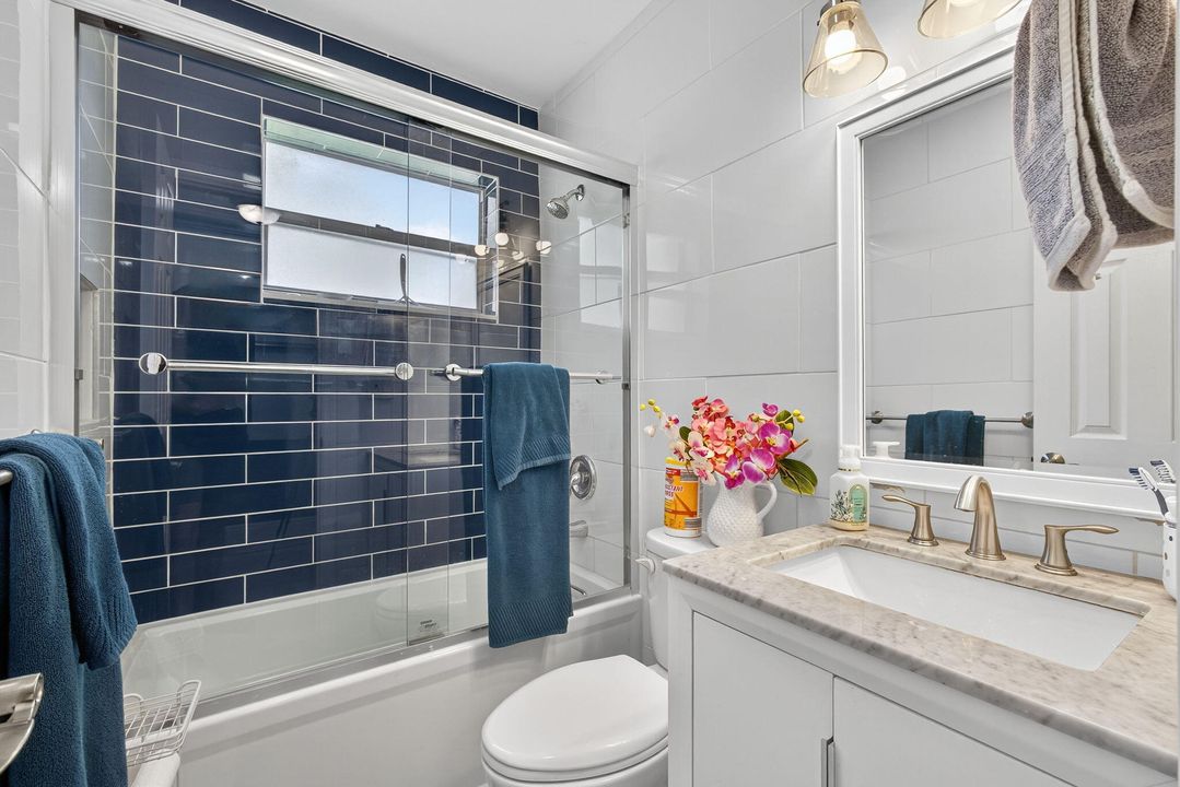 合同活跃: $650,000 (4 贝兹, 2 浴室, 1637 平方英尺)