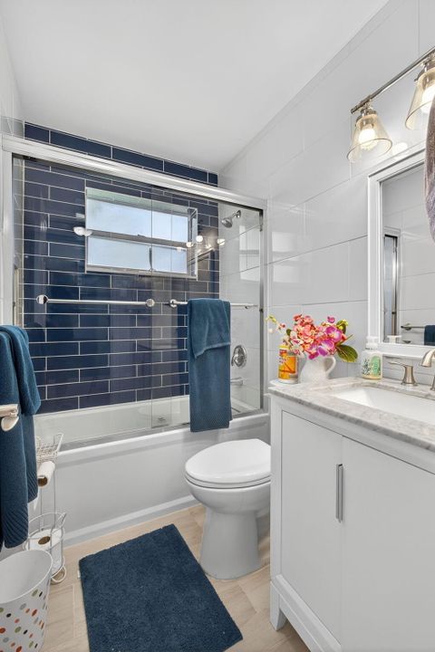 合同活跃: $650,000 (4 贝兹, 2 浴室, 1637 平方英尺)