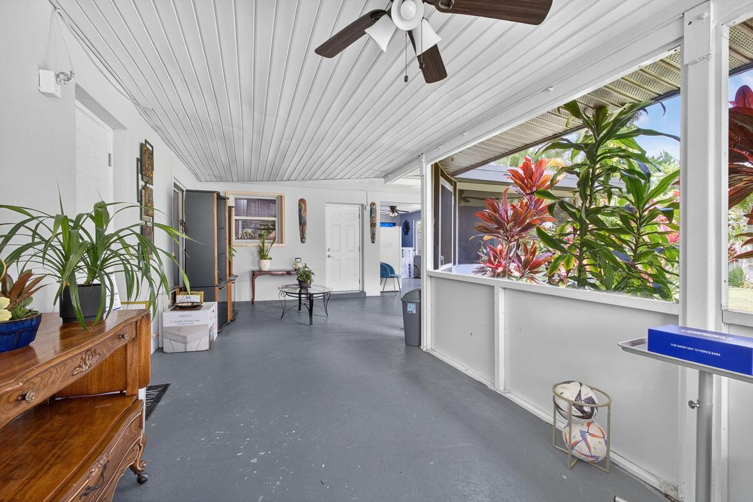 合同活跃: $650,000 (4 贝兹, 2 浴室, 1637 平方英尺)