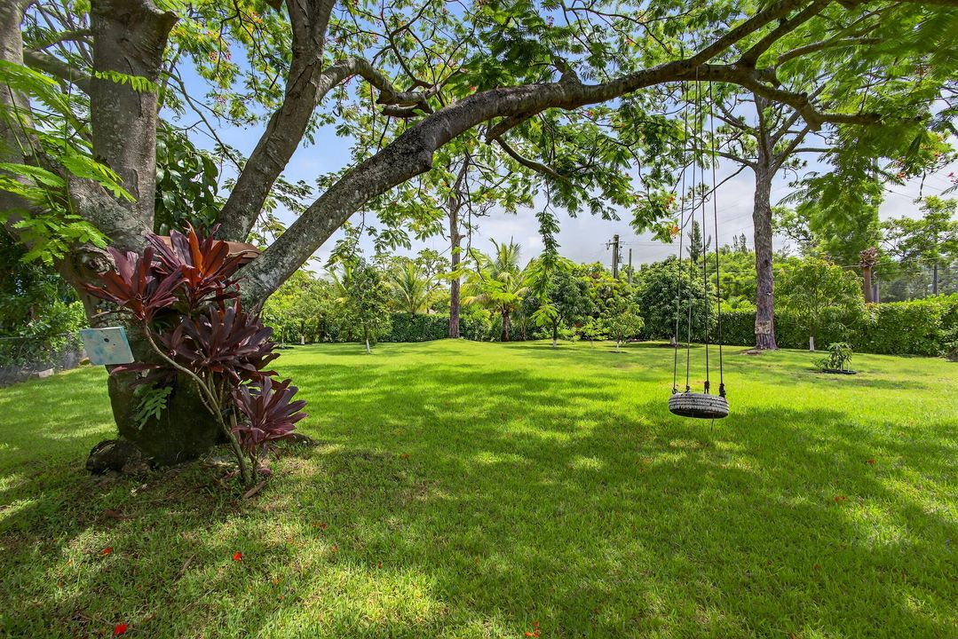 合同活跃: $650,000 (4 贝兹, 2 浴室, 1637 平方英尺)