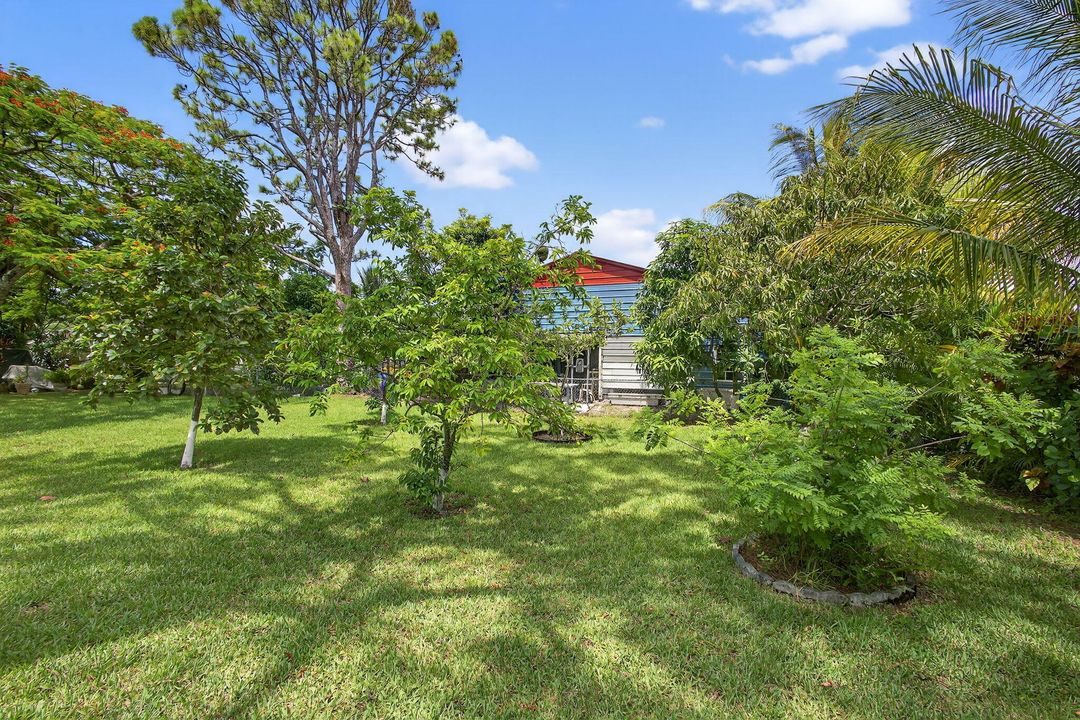 合同活跃: $650,000 (4 贝兹, 2 浴室, 1637 平方英尺)