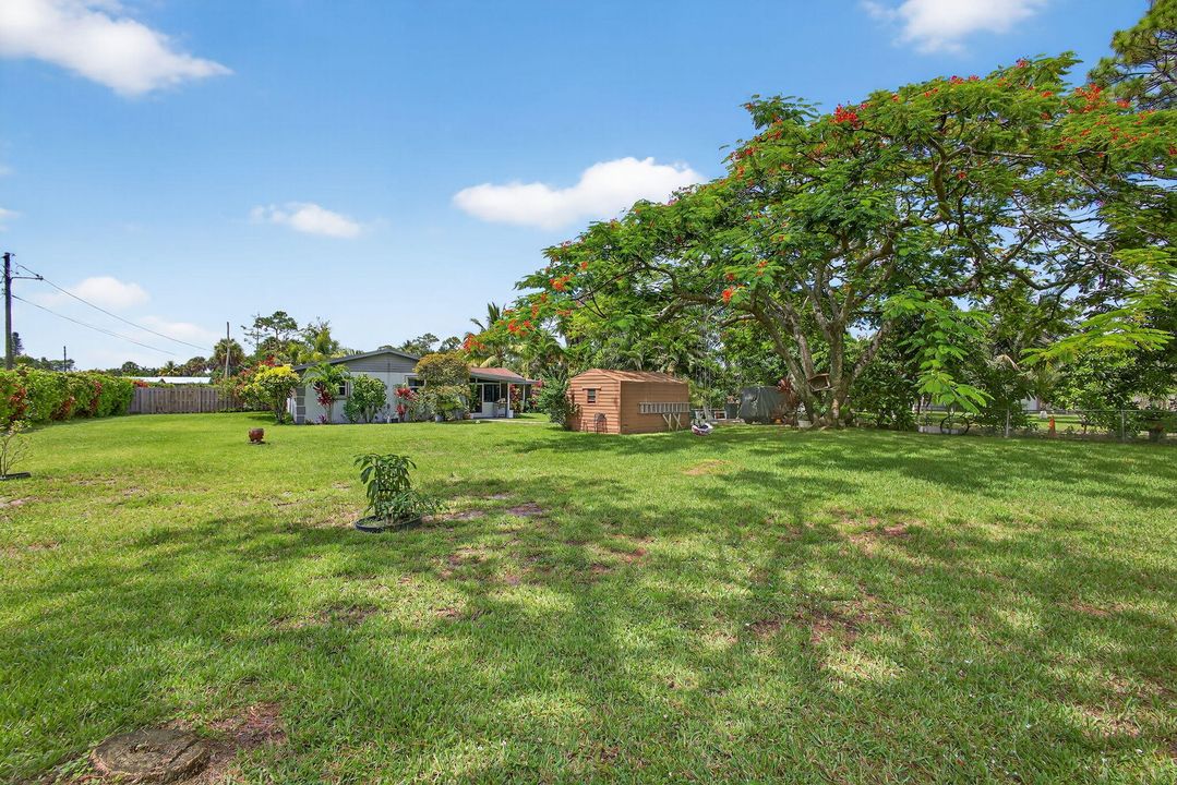 合同活跃: $650,000 (4 贝兹, 2 浴室, 1637 平方英尺)