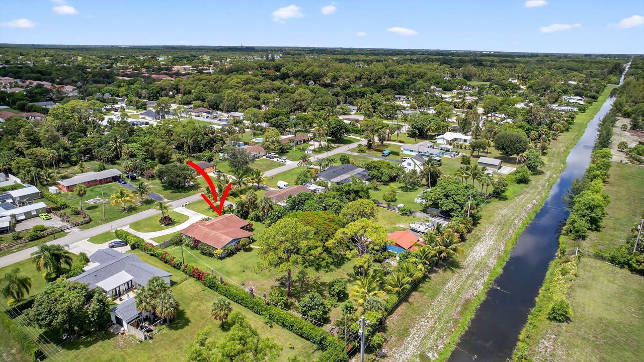 合同活跃: $650,000 (4 贝兹, 2 浴室, 1637 平方英尺)